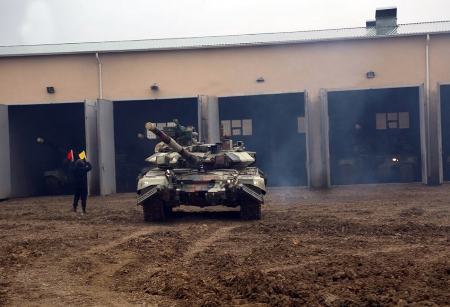 Təlimə cəlb edilmiş tank hərbi hissələri tapşırıqları yerinə yetirirlər VİDEO