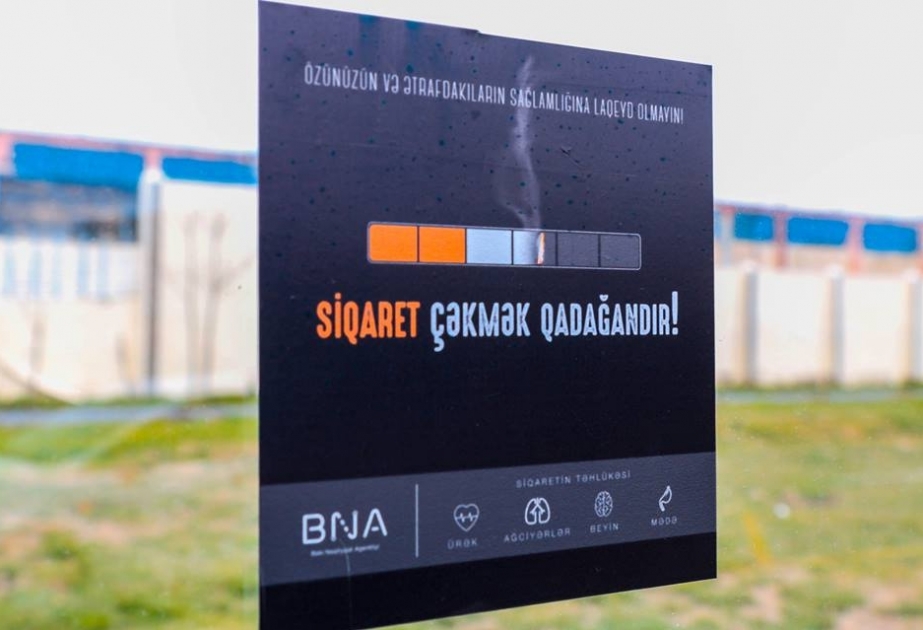 Bakıda bir sıra avtobus dayanacaqlarına “Siqaret çəkmək qadağandır” elanları vurulub