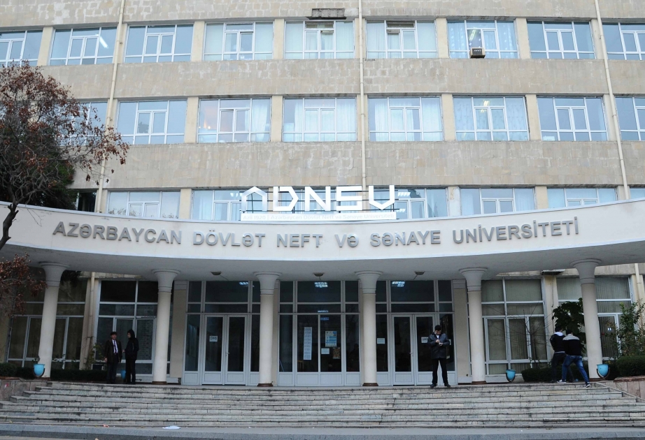 Azərbaycan Dövlət Neft və Sənaye Universitetinin tələbələri “ağıllı çanta”nı yeni funksiyalarla təkmilləşdiriblər