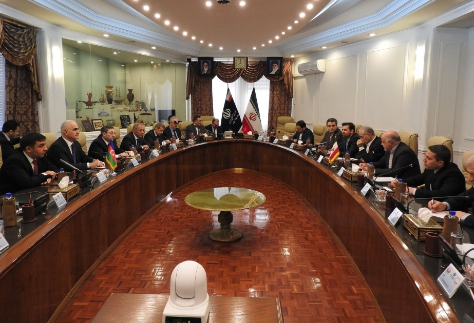 阿塞拜疆代表团会见伊朗石油部长