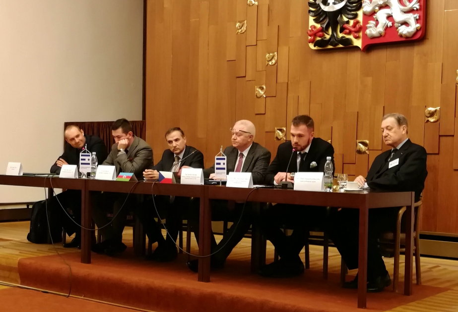 Çexiya parlamentinin binasında ölkələrimizin qarşılıqlı münasibətlərinə həsr olunan seminar keçirilib