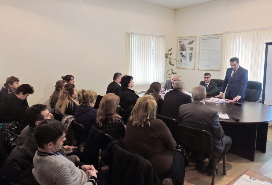 Treninqlərdə iştirakçılara səsvermə günü prosedurları barədə ətraflı məlumatlar verilir