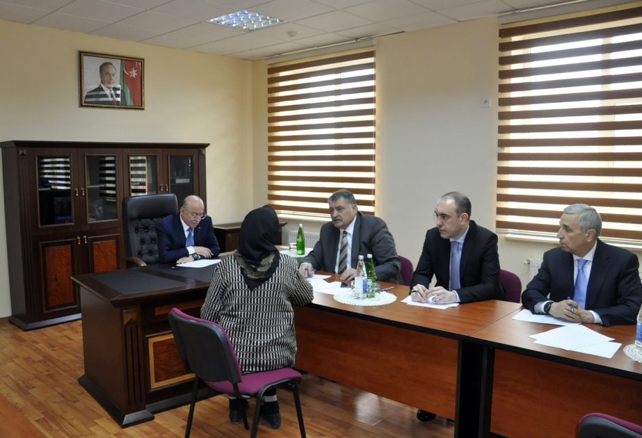 Fövqəladə hallar naziri Salyanda vətəndaşların müraciətlərini dinləyib