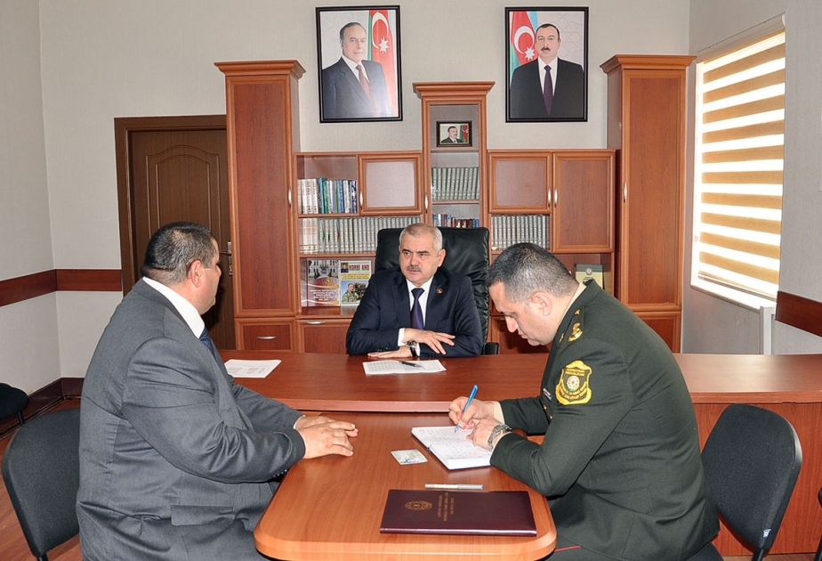 Səfərbərlik və Hərbi Xidmətə Çağırış üzrə Dövlət Xidmətinin rəisi Sabirabadda vətəndaşları qəbul edib