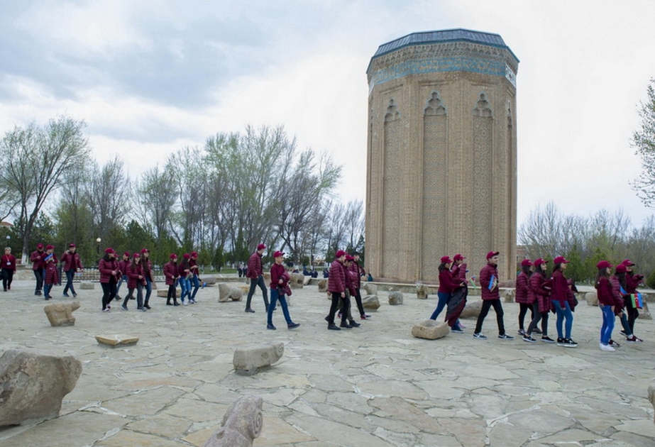 Naxçıvan şəhəri ilə tanışlıq bakılı məktəblilərdə zəngin təəssürat oyadıb
