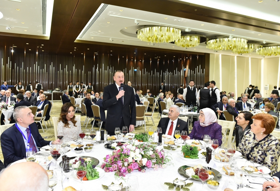 Altıncı Qlobal Bakı Forumunun iştirakçılarının şərəfinə ziyafət verilib VİDEO