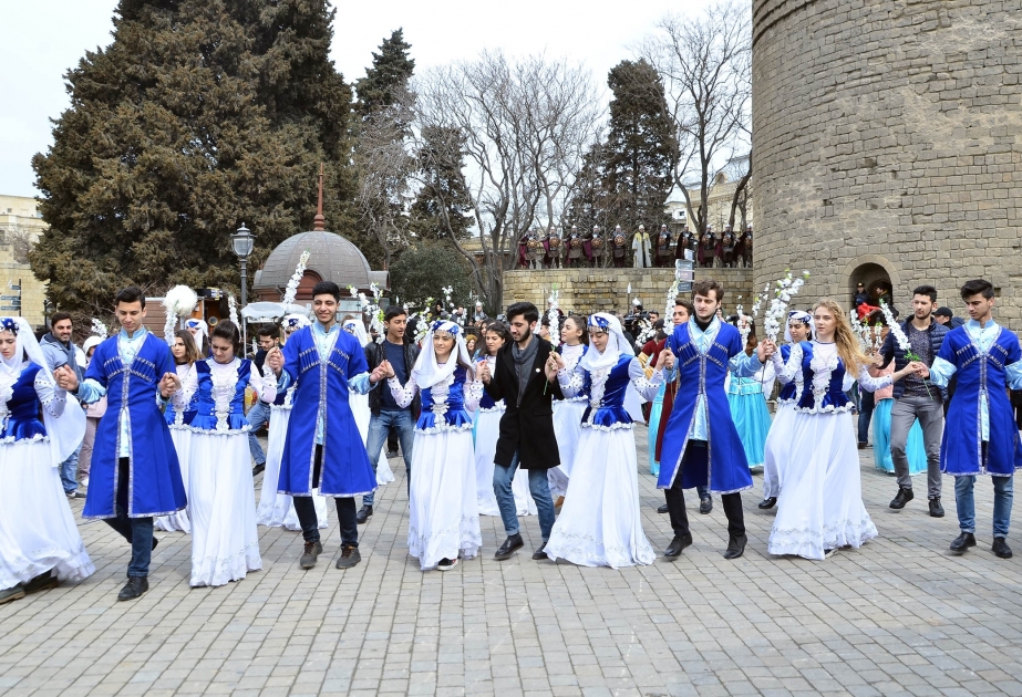 Bakı Novruz şənliyinə hazırlaşır