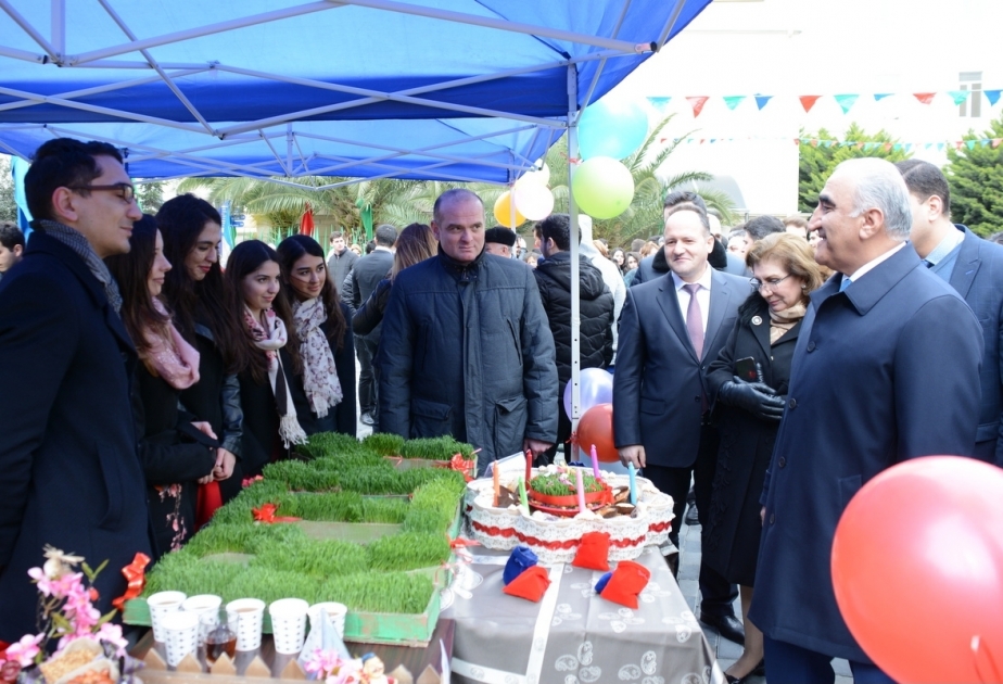 UNEC-də Novruz şənliyi - müəllimlərlə tələbələr yarışıblar VİDEO
