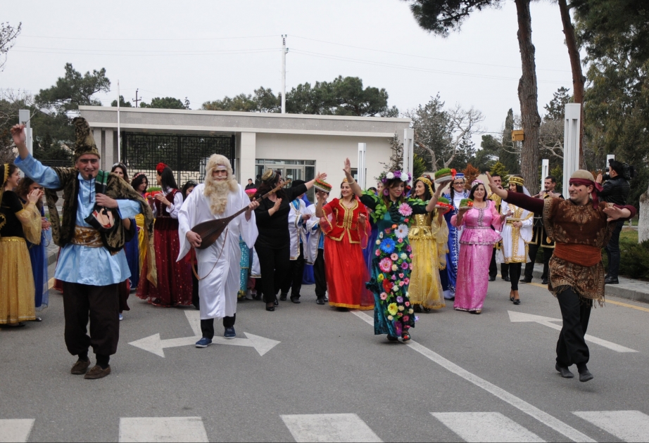 İnternat məktəbində Novruz adət-ənənələrini əks etdirən səhnəciklər nümayiş olunub