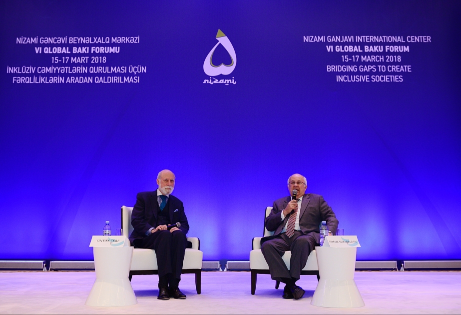 Qlobal Bakı Forumu çərçivəsində “İnternetin üstünlükləri və yaratdığı çətinliklər” mövzusunda müzakirələr aparılıb