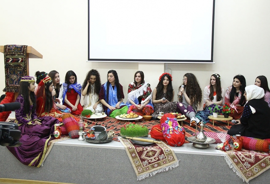 Azərbaycan Universitetində Novruz tonqalı yandırılıb