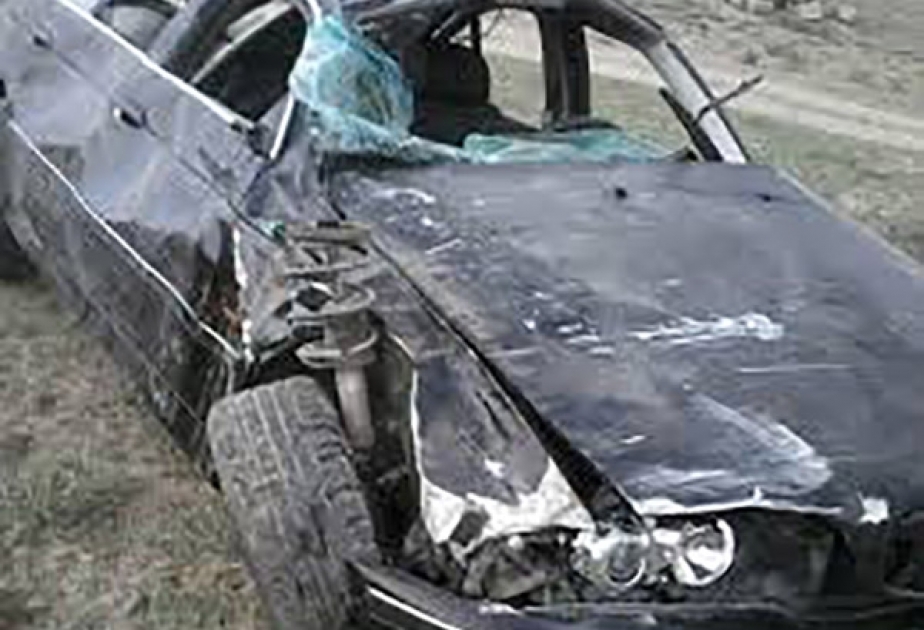 Göygöldə “BMW” markalı avtomobilinin yol kənarındakı maneəyə çırpılması iki nəfərin ölümü ilə nəticələnib