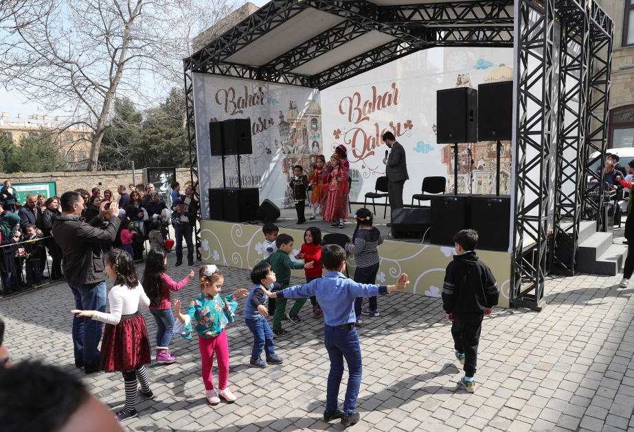 İçərişəhərdə “Bahar qalası” adlı Novruz şənliyi təşkil edilib VİDEO