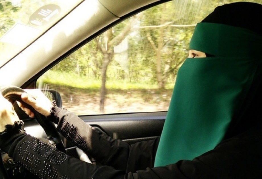 AFR-də niqablı qadınların avtomobil sürməsi qadağan edilib