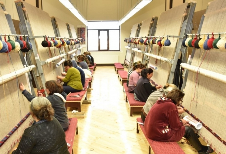 Abşeron rayonunda xalça istehsalı emalatxanasının tikintisinə 2 milyon manat ayrılıb