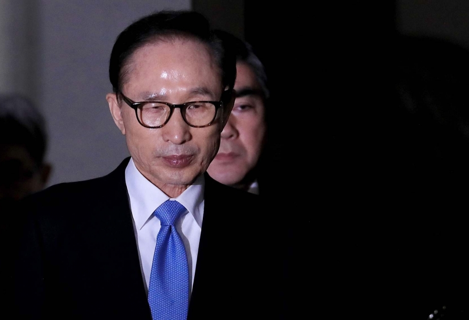 Ex-President Lee spends lone first night in cell after arrest