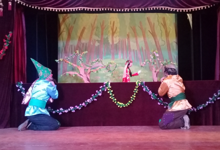 Qax teatrı tətil günlərində uşaqları yeni tamaşa ilə sevindirib