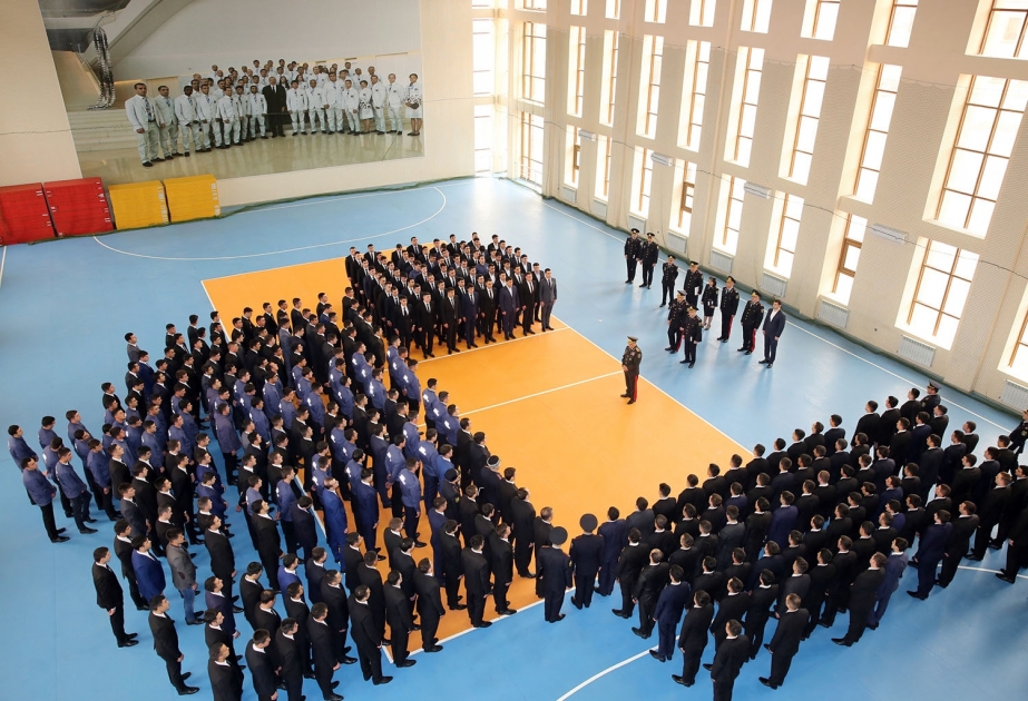 Daxili işlər naziri polis orqanlarında xidmət etmək arzusunda olan gənclərin sıra baxışını keçirib