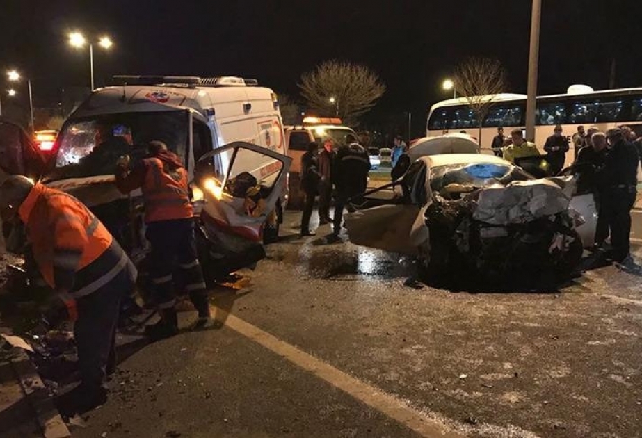 Türkiyədə baş verən avtomobil qəzasında bir ailənin dörd üzvü həlak olub