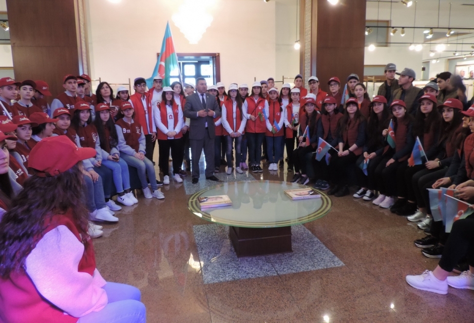Naxçıvan şəhərinin tarixi abidələri ilə tanışlıq bakılı məktəblilərdə zəngin təəssürat oyadıb