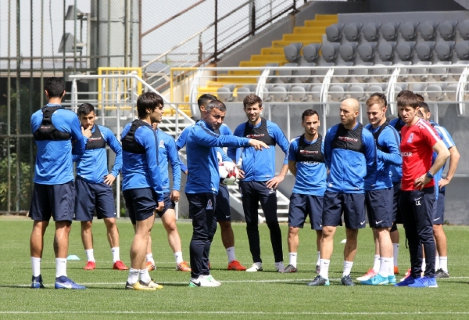 Futbol üzrə Azərbaycan millisi Antalyada Makedoniya ilə oyundan əvvəl məşqə çıxıb