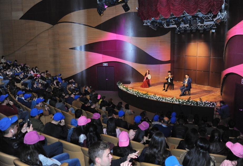 Beynəlxalq Muğam Mərkəzində naxçıvanlı məktəblilər üçün konsert proqramı təqdim olunub
