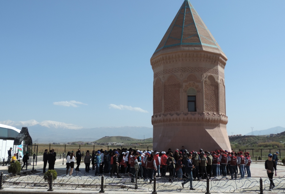 Bakı məktəblilərinin Naxçıvanla tanışlığı davam edir