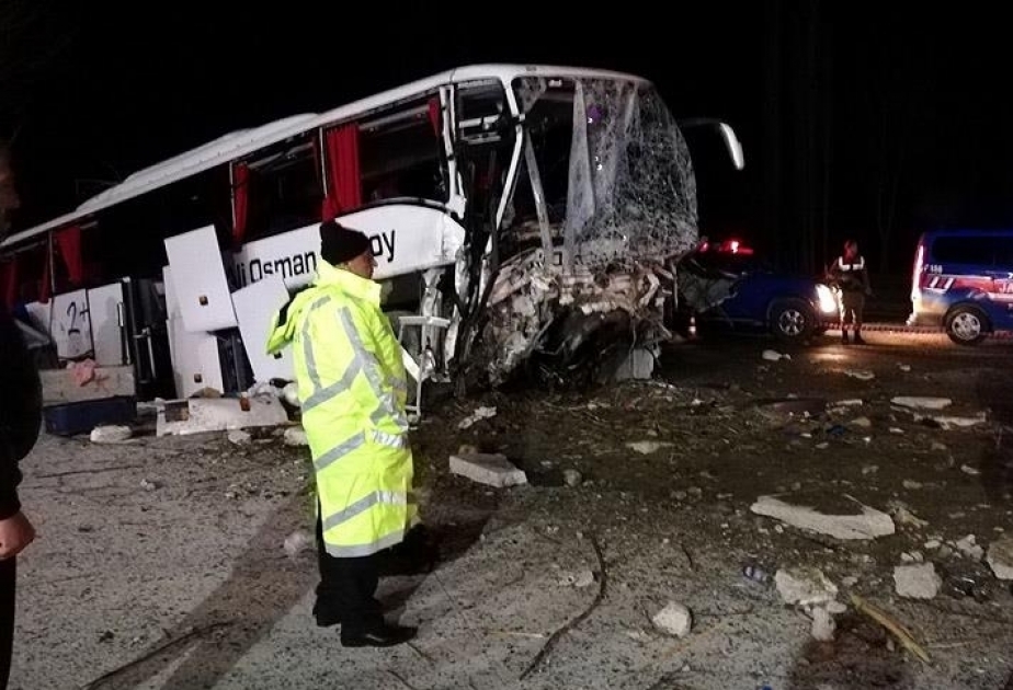 Türkiyədə avtobus qəzası: 2 ölü, 33 yaralı