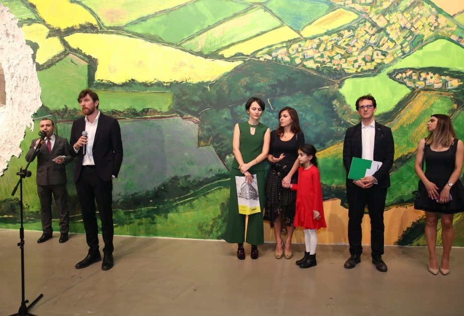 知名画家阿伊达·玛赫穆多娃和米开朗基罗·皮斯托列特画展拉开帷幕