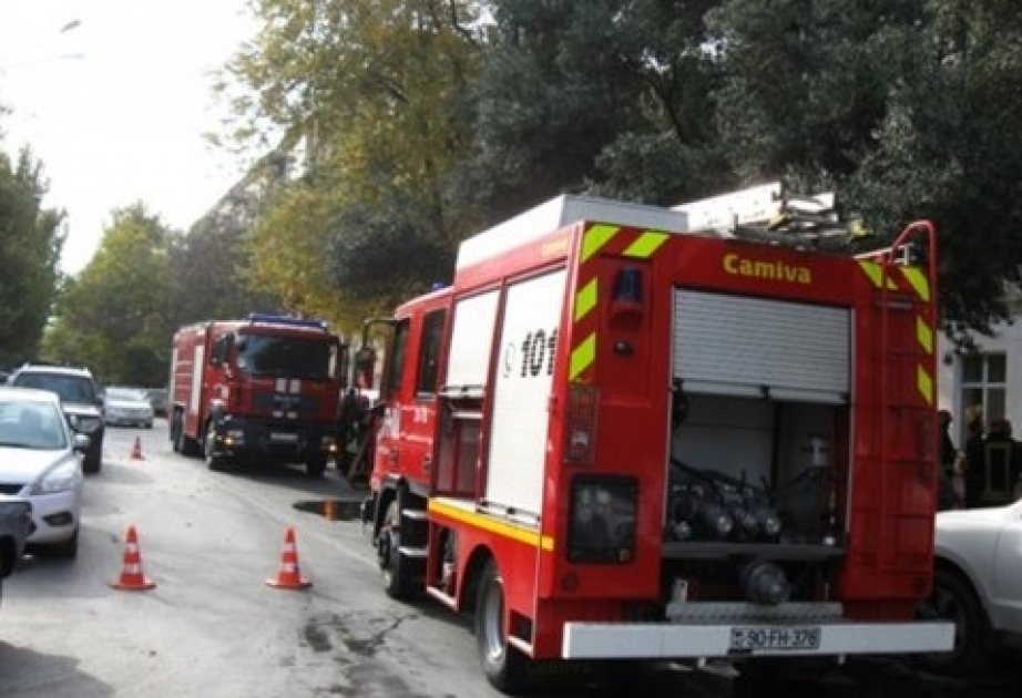 Sumqayıtda yaşayış binasında baş verən yanğınla əlaqədar sakinlər təxliyə edilib