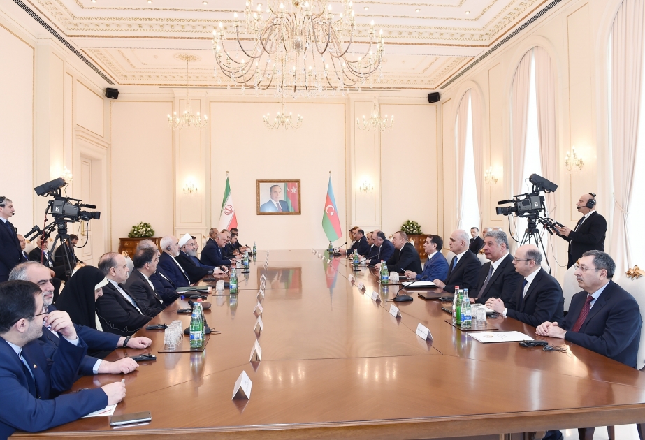 اجتماع موسع بين الرئيسين الأذربيجاني والإيراني بحضور الوفدين