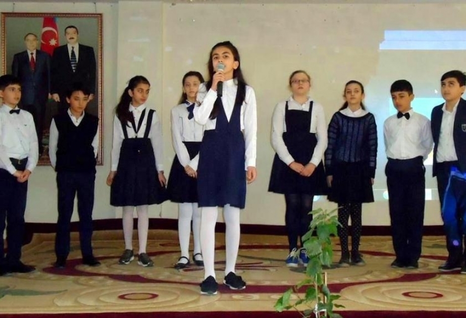Paytaxt məktəblərində soyqırımı qurbanlarının xatirəsi anılıb
