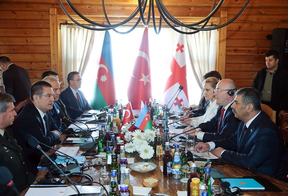 Azərbaycan, Türkiyə və Gürcüstan müdafiə nazirlərinin görüşü keçirilib