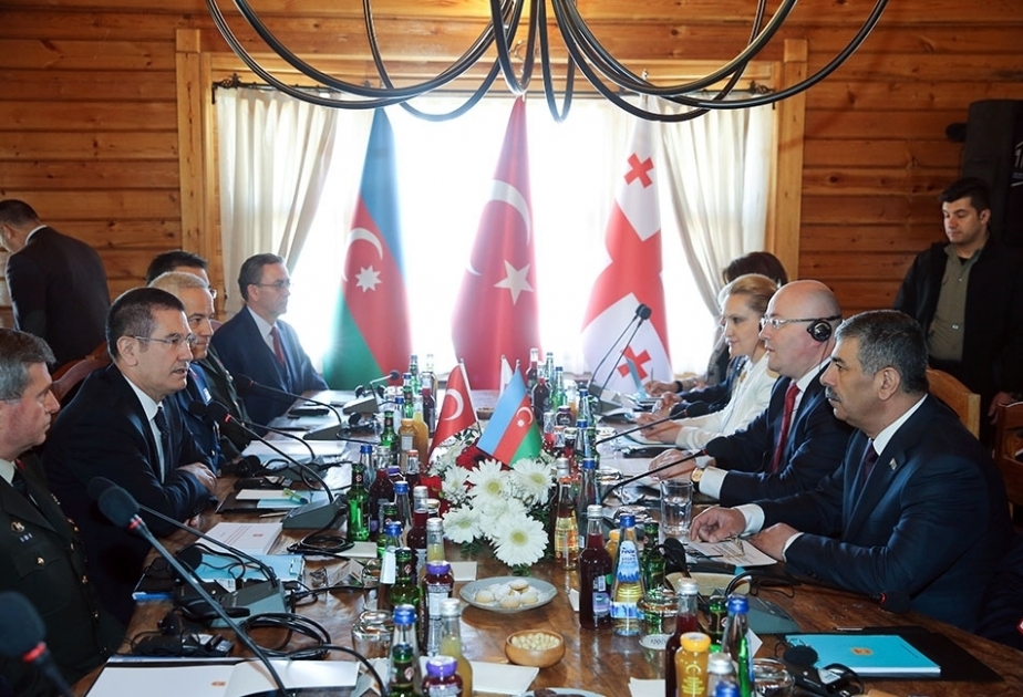 Les ministres de la Défense azerbaïdjanais, turc et géorgien se réunissent à Giresun
