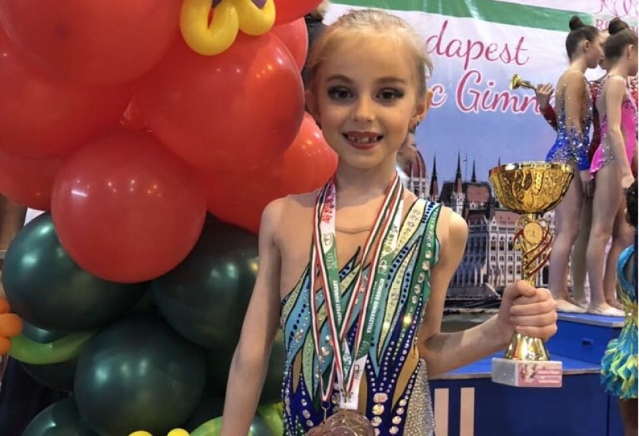 Yeddi yaşlı azərbaycanlı gimnast Mina Abbasovadan növbəti qələbə