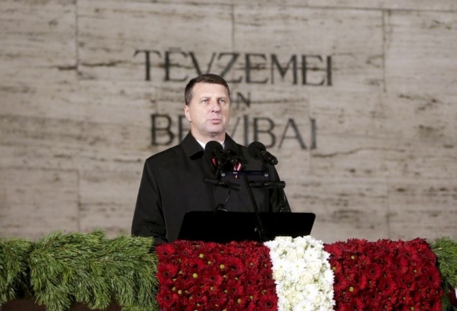 Latviya Prezidenti milli azlıqların məktəblərinin dövlət dilinə keçməsi barədə qanunu təsdiqləyib