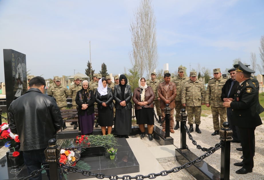Şəhid əsgərin medalı ailəsinə təqdim edilib