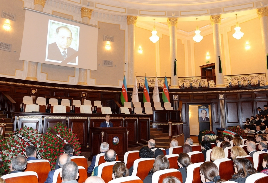 Akademik Böyükkişi Ağayev son mənzilə yola salınıb
