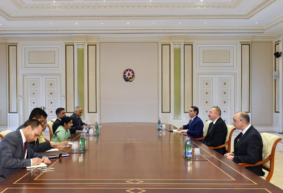 La délégation indienne menée par la ministre des affaires étrangères reçue par le président Ilham Aliyev VIDEO