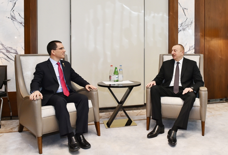 Le président Ilham Aliyev rencontre une délégation dirigée par le ministre vénézuélien des affaires étrangères VIDEO