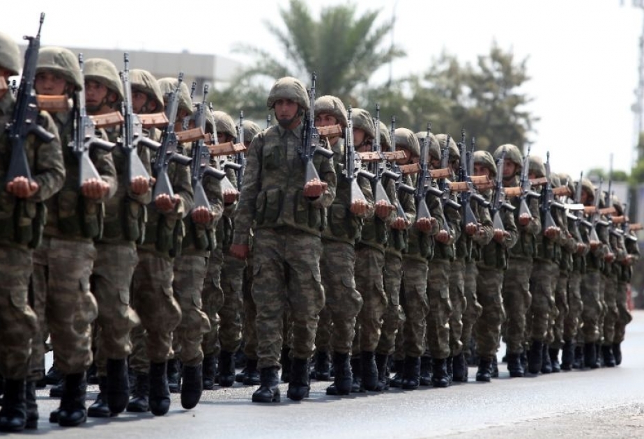Yunanıstan Türkiyə ilə sərhədə yeddi min hərbçi göndərir