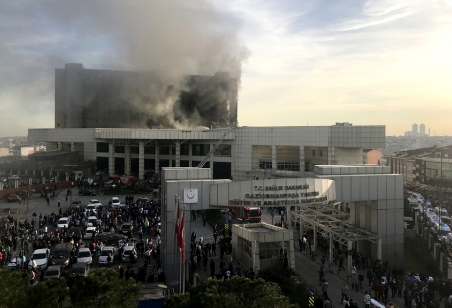 İstanbulda yanğın baş verən xəstəxanaya yaxın binalar boşaldılır