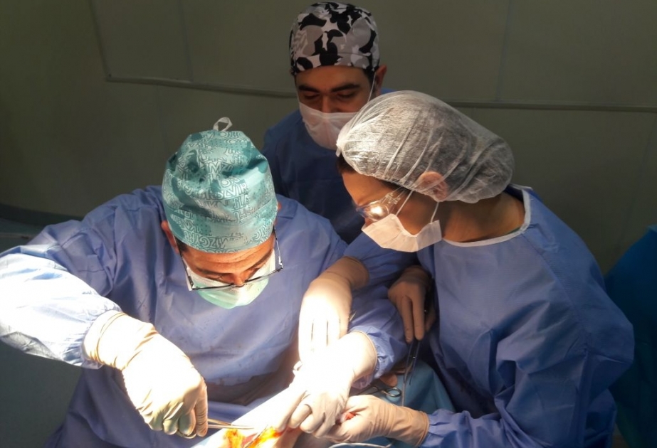 Tibb Universitetində dilaltı nahiyəyə qoldan götürülmüş toxuma köçürülüb
