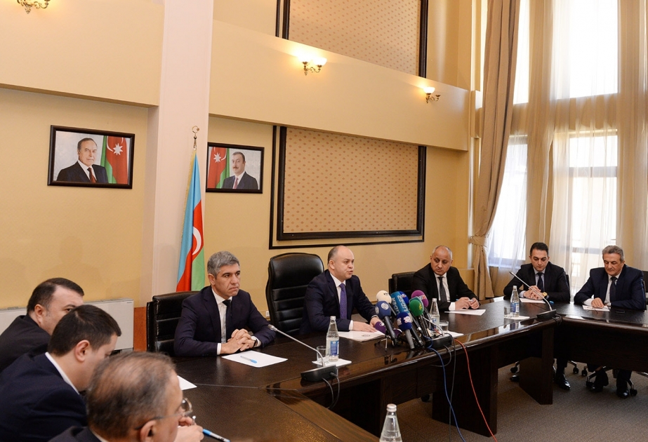 Əmlak Komitəsi daşınmaz əmlakın qeydiyyatında yeni mərhələyə dair işgüzar dialoq keçirib