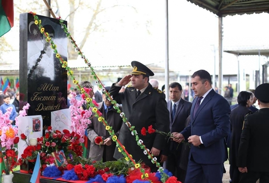 Şəmkirdə Aprel şəhidlərinin xatirəsi böyük izdihamla anılıb