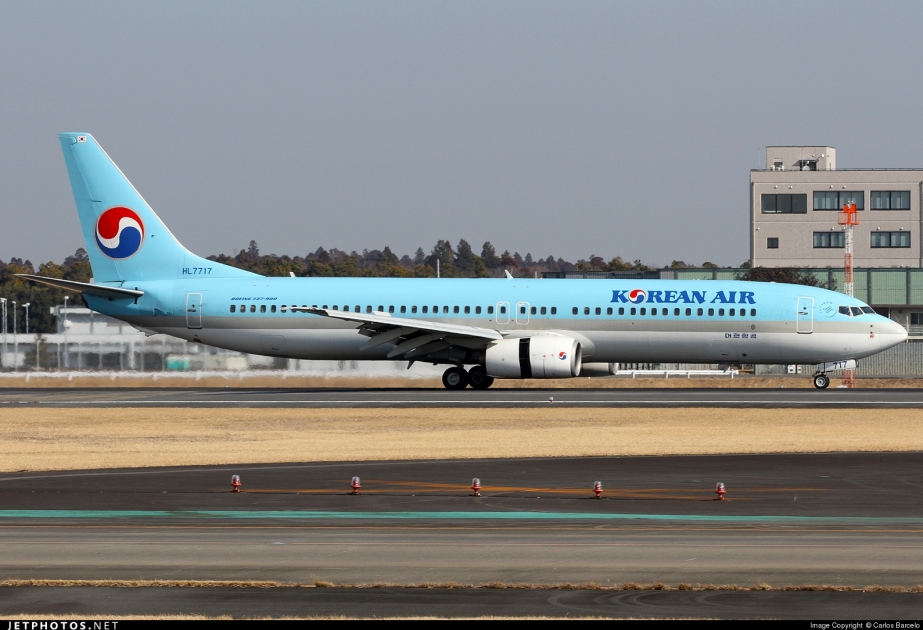 “Korean Air” şirkətinin təyyarəsi Yaponiyada enmə zamanı qəza törədib