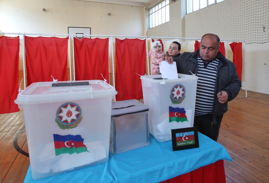 8 saylı Binəqədi birinci seçki dairəsinin seçki məntəqələrində səsvermə qanunvericiliyə uyğun keçirilir