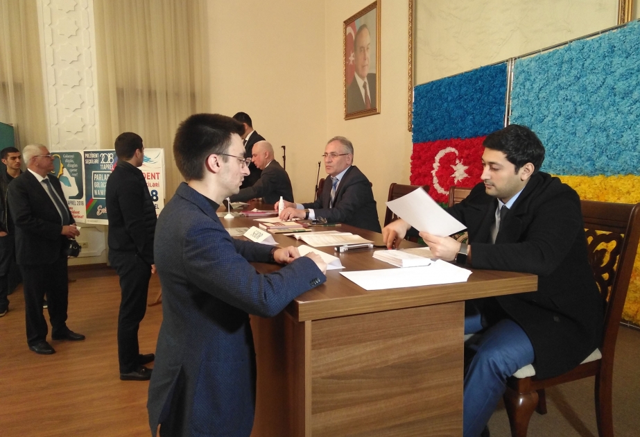 Ukrayna: saat 15:00-a olan məlumata görə səsvermədə fəallıq 65 faizdən yuxarıdır