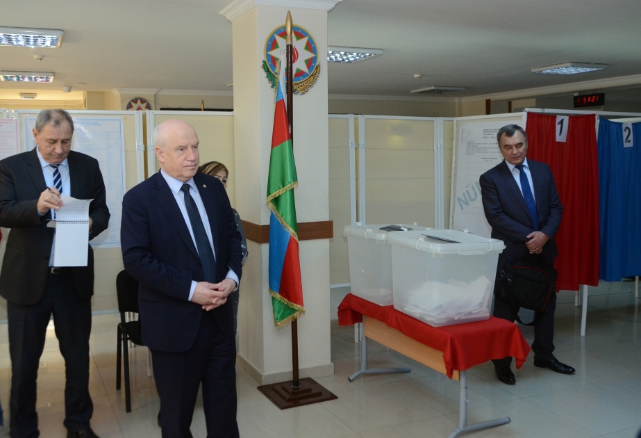 MDB müşahidə missiyasının rəhbəri Sergey Lebedev paytaxtın seçki məntəqələrində səsvermə prosesini izləyib