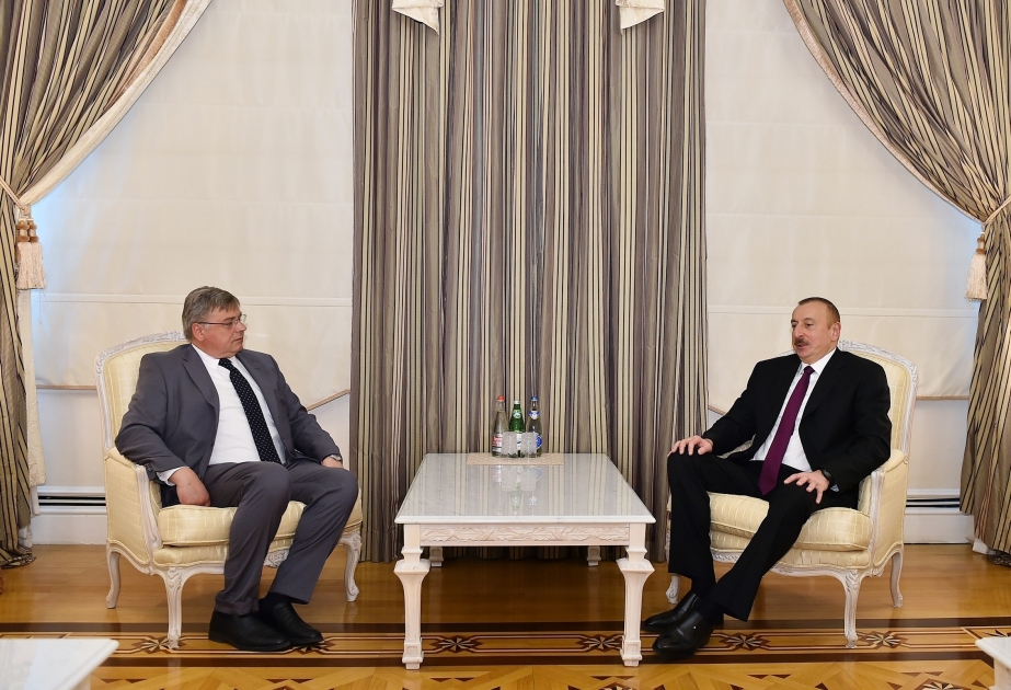 Entretien du président Ilham Aliyev avec le chef de la mission d’observation du Groupe des conservateurs et réformistes européens sur la présidentielle en Azerbaïdjan VIDEO